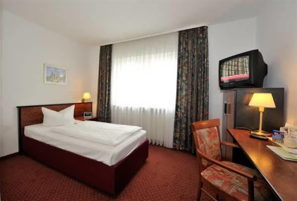Rhein Neckar Hotel มานไฮม์ ภายนอก รูปภาพ