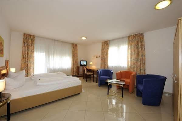 Rhein Neckar Hotel มานไฮม์ ภายนอก รูปภาพ