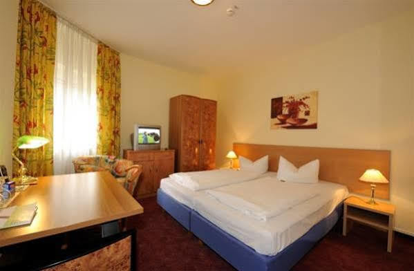Rhein Neckar Hotel มานไฮม์ ภายนอก รูปภาพ