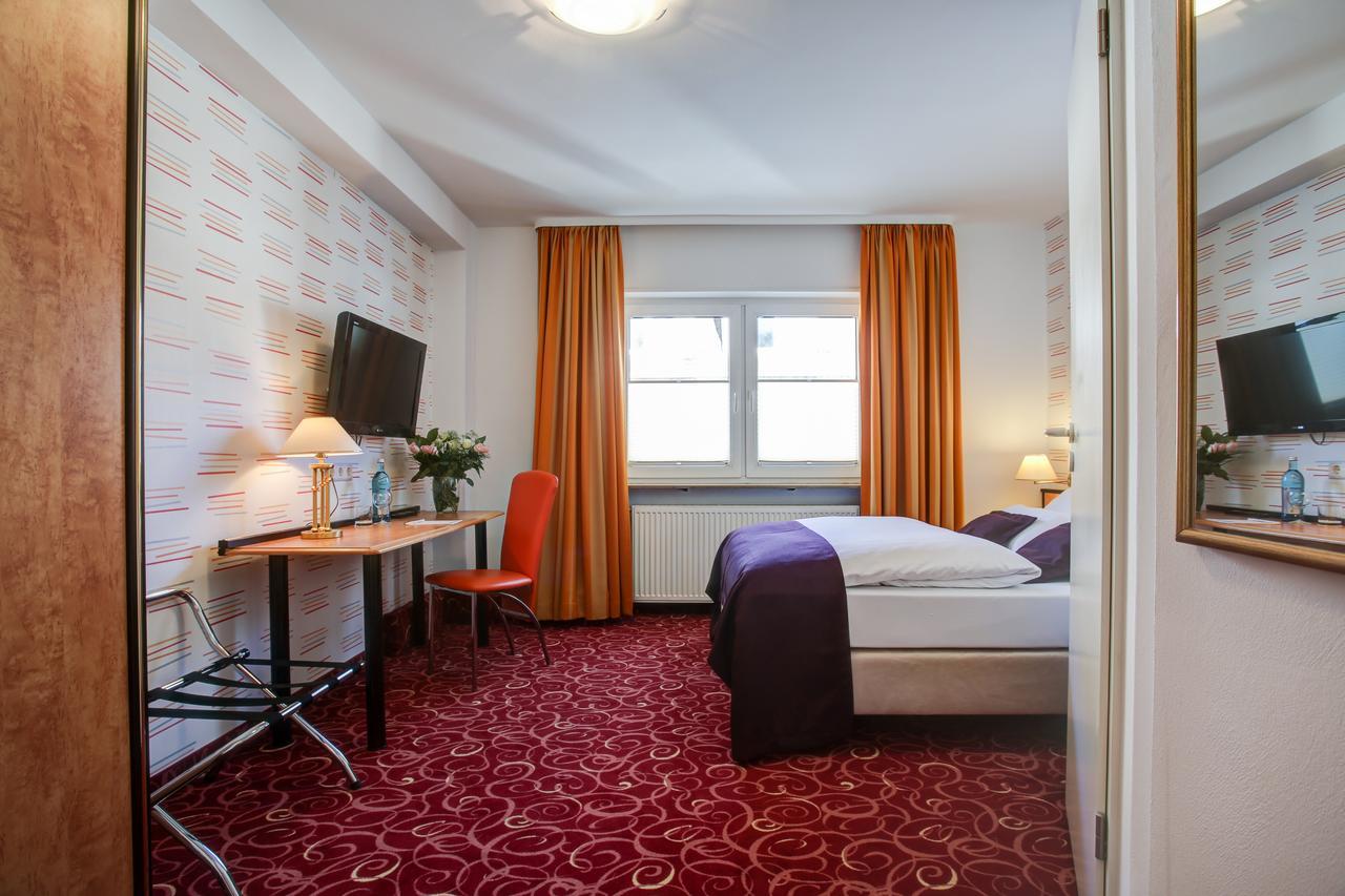 Rhein Neckar Hotel มานไฮม์ ภายนอก รูปภาพ