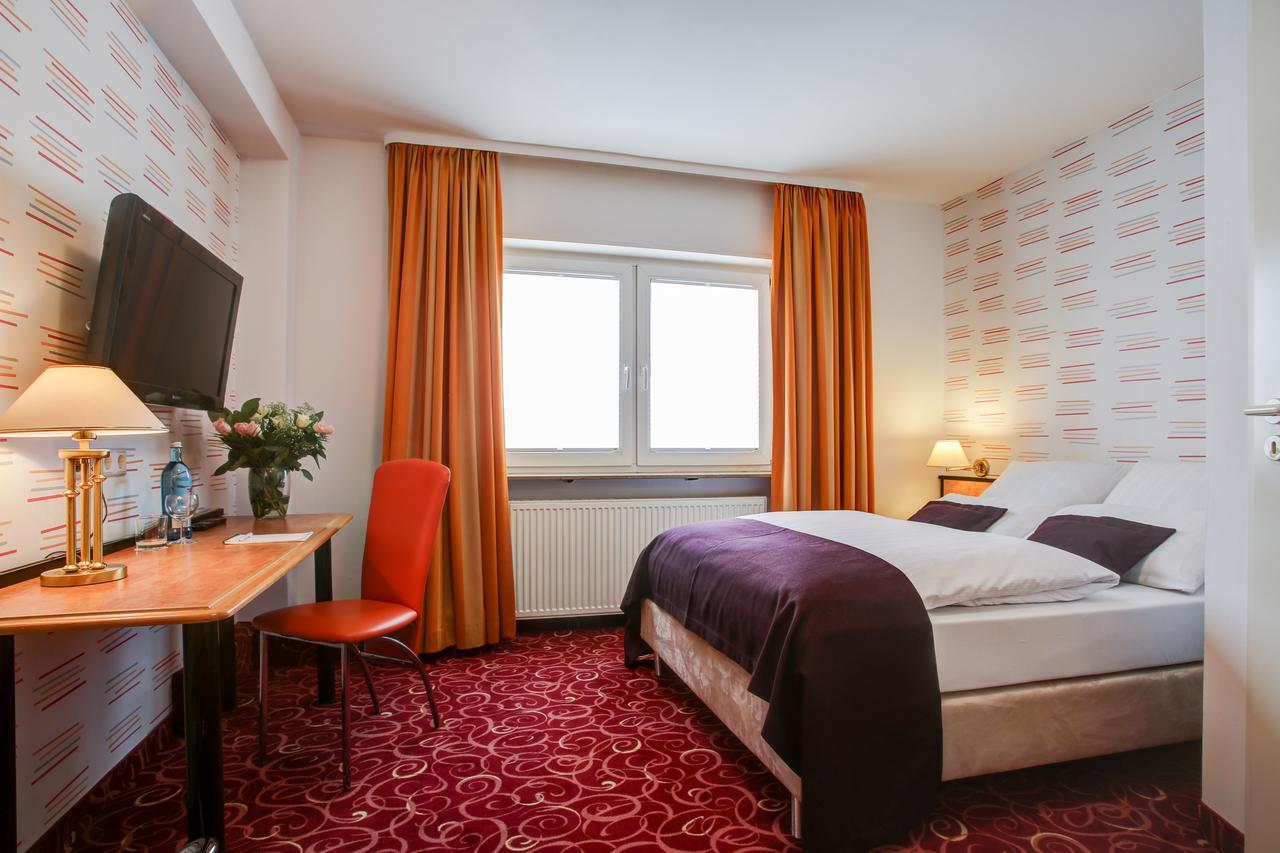 Rhein Neckar Hotel มานไฮม์ ภายนอก รูปภาพ
